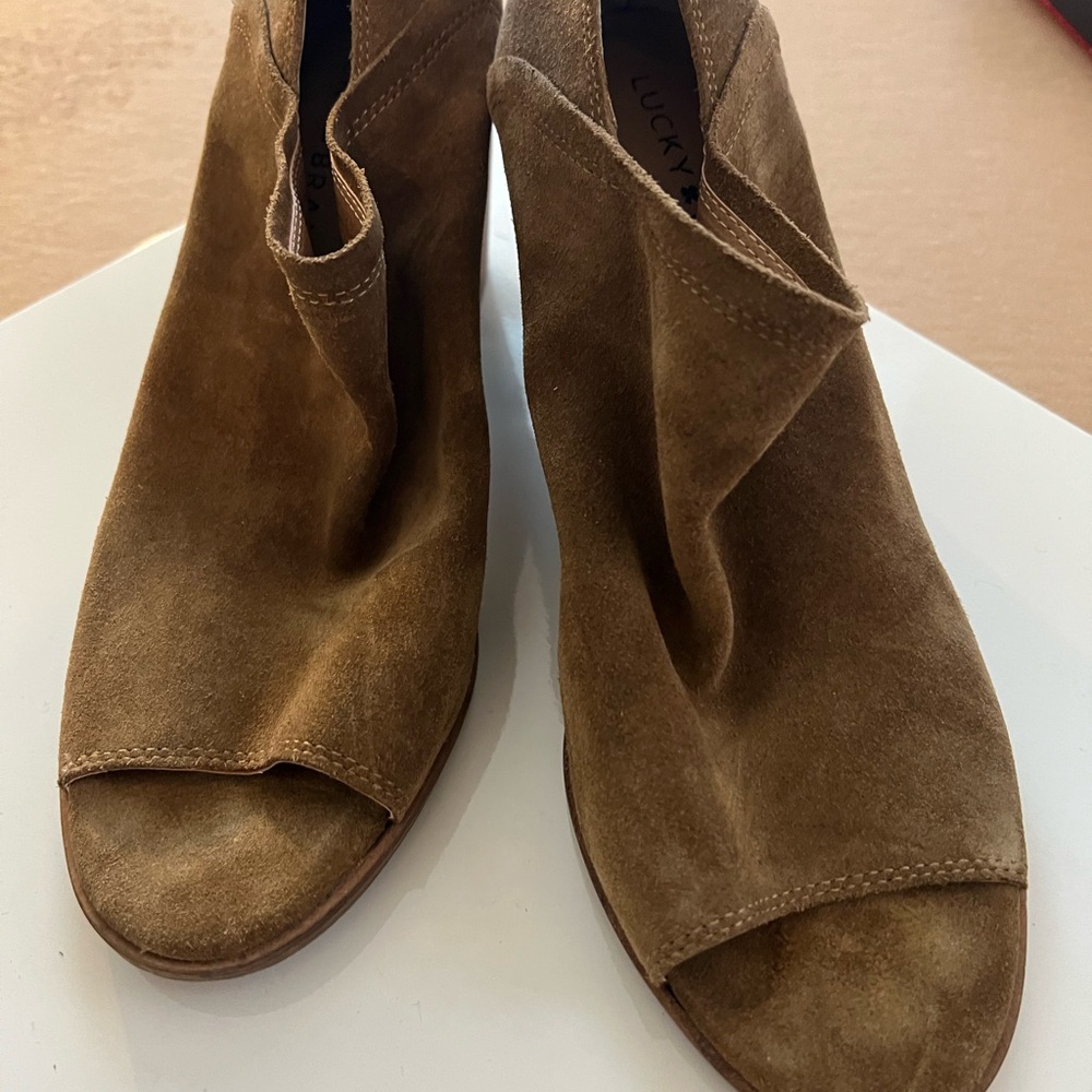 Lucky Brand Women's Tan Suede Peep-Toe Booties
